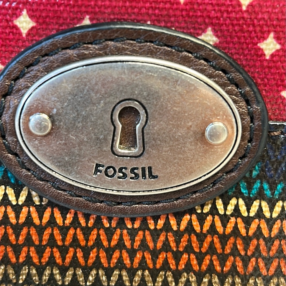 Fossil almost NEW leather wallet zip around wallet wristlet - Picture 12 of 12